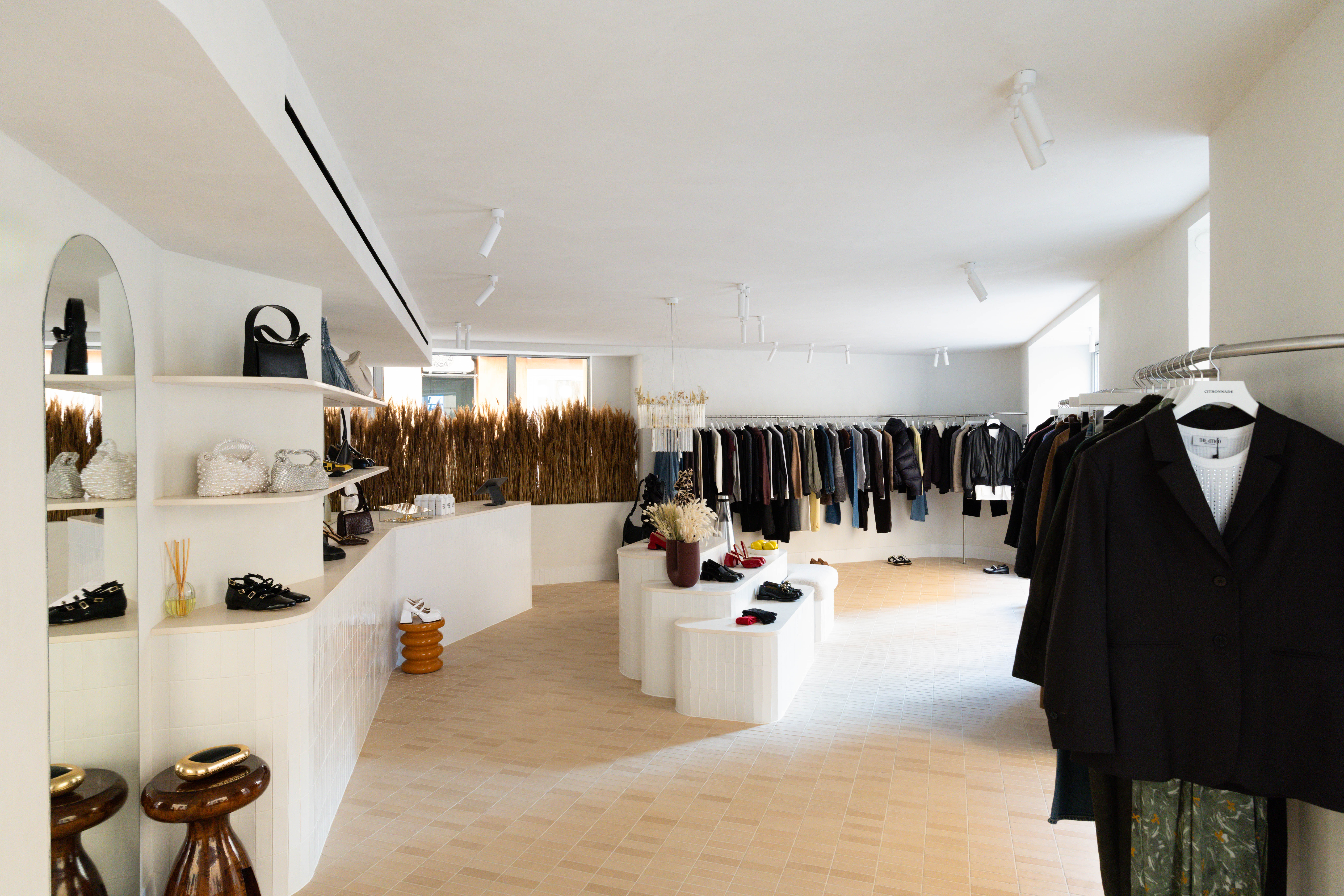 Intérieur de la boutique Citronnade. Vue vers le comptoir